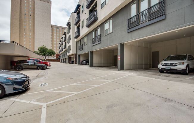 1 bed, 1 bath, 588 sqft, $1,371, Unit 4013