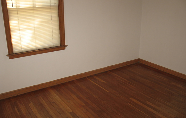 2 beds, 1 bath, $1,095