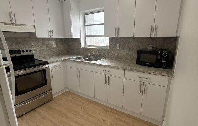 2 beds, 1 bath, $2,400, Unit #5