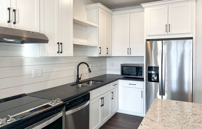 1 bed, 1 bath, 688 sqft, $1,725, Unit 400 Oak Grove Lane #331
