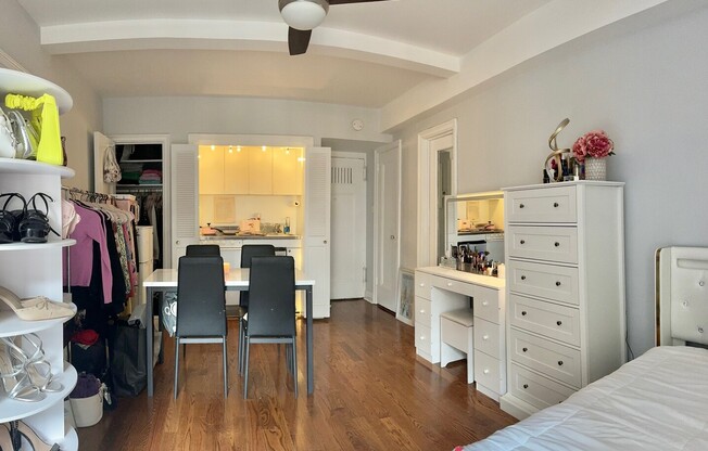 Studio, 1 bath, 300 sqft, $2,750, Unit 917
