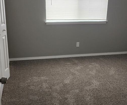 2 beds, 1 bath, 885 sqft, $750, Unit 215