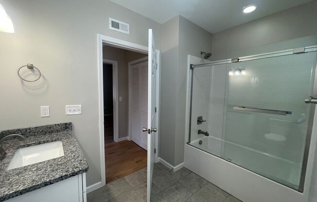 1 bed, 1 bath, $1,300, Unit # 2