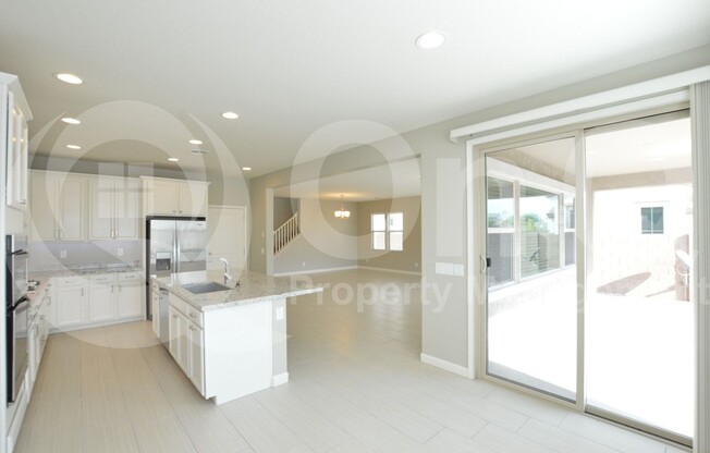 953 W YELLOWSTONE WAY