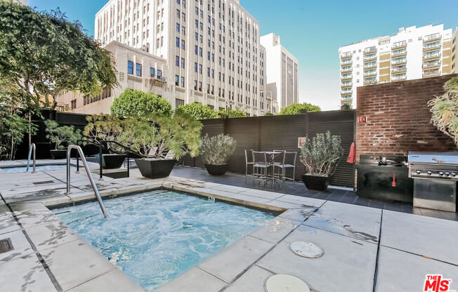 2 beds, 2 baths, 860 sqft, $2,750, Unit 614