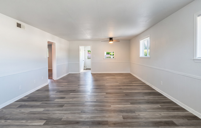 2 beds, 1 bath, 1,136 sqft, $1,295, Unit 5D