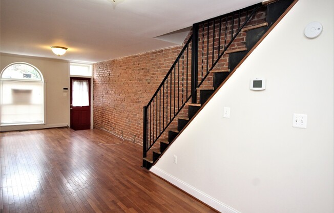 Spacious Riverside 3bd/2.5ba home CAC and off-street parking! Available 7/15