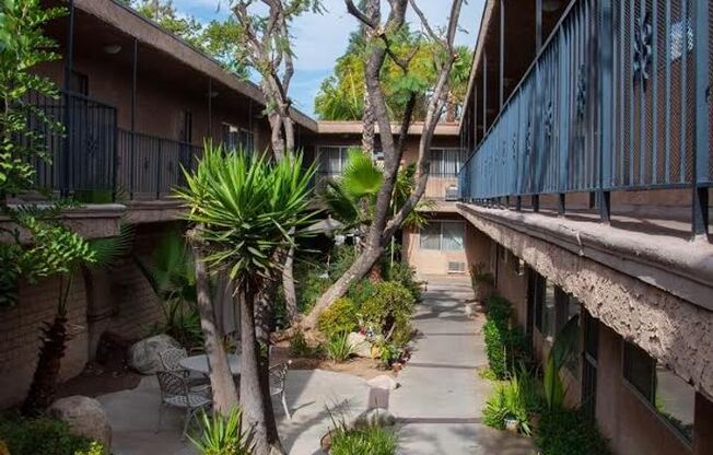 Rock Glen Villa...Gorgeous Newly Remodeled Apartments In Glendale Neighborhood!