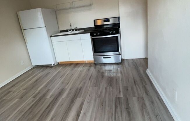 1 bed, 1 bath, 1,000 sqft, $575