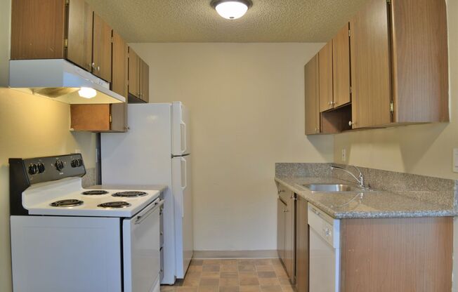 2 beds, 1 bath, 785 sqft, $1,495, Unit FQ 221