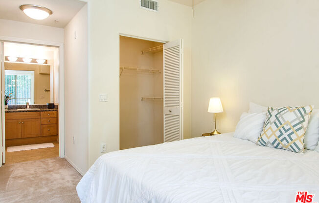 2 beds, 2 baths, 1,042 sqft, $3,200, Unit 115