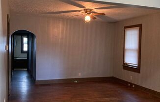 3 beds, 1 bath, $905