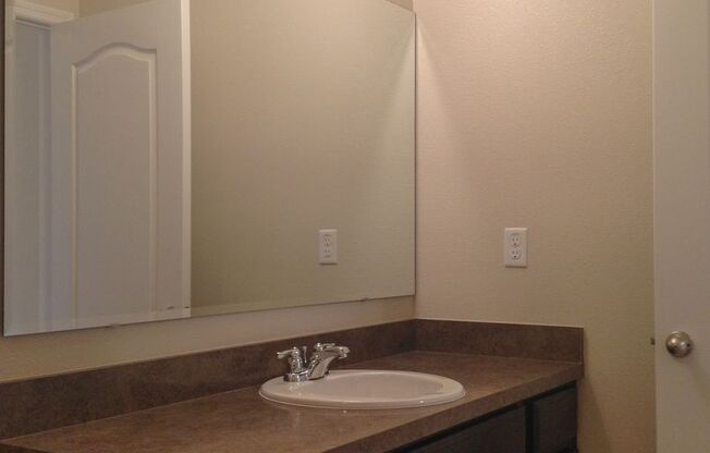 3 beds, 2.5 baths, $2,100, Unit OSCEOLA COUNTY