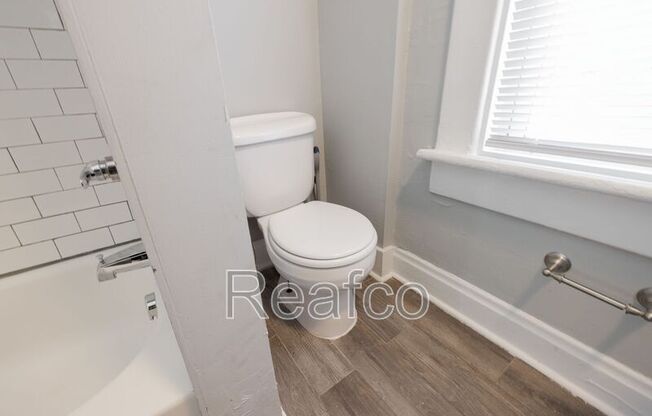358 1/2 SAINT CLAIR AVE