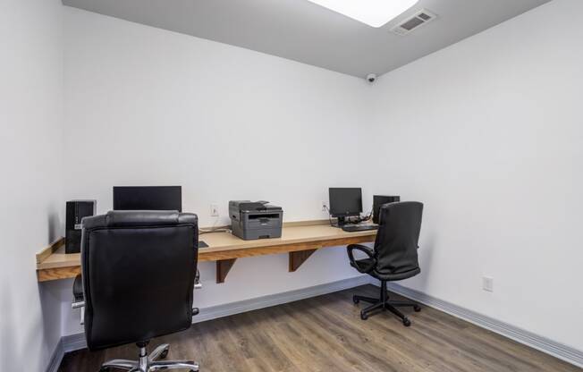 Parc at Metro Center Apartments in Nashville, TN photo of business center