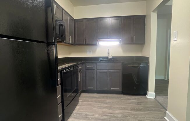 2 beds, 2 baths, 1,000 sqft, $1,975, Unit 14225 #102