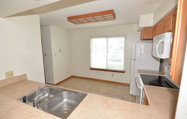 Updated 2 Bedroom Townhome in Salem Lakes