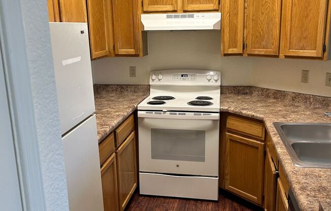 2 beds, 1 bath, 861 sqft, $970, Unit 39