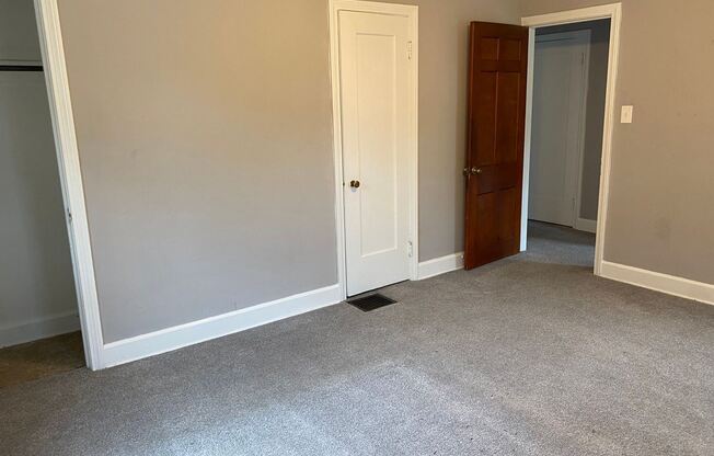 3737 Grosvenor Rd