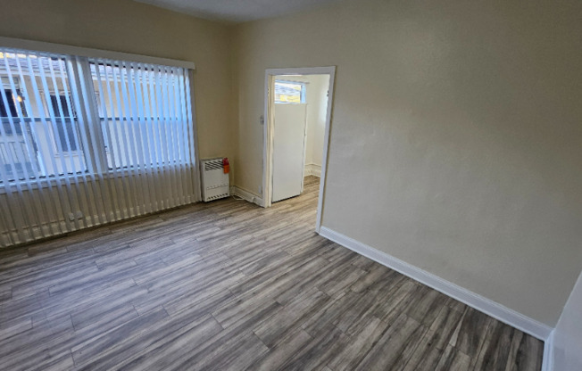 4530 S NORMANDIE AVE