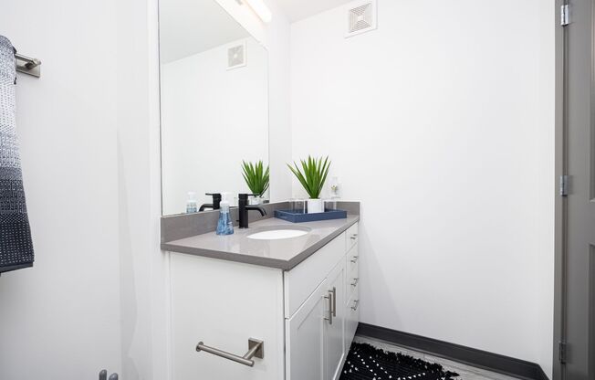 Studio, 1 bath, 605 sqft, $1,230, Unit 301