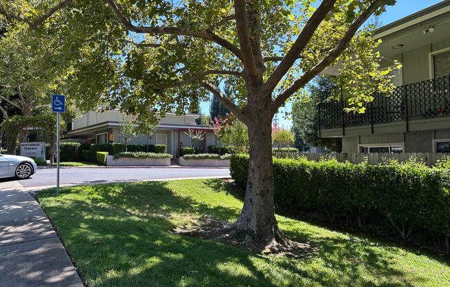 2 beds, 1 bath, 825 sqft, $1,695, Unit 492104