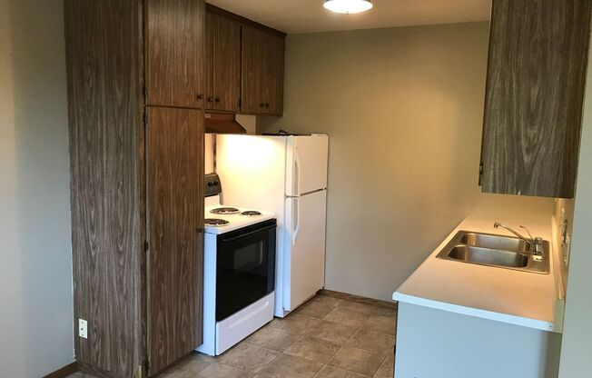 1 bed, 1 bath, 650 sqft, $1,075, Unit Unit 4