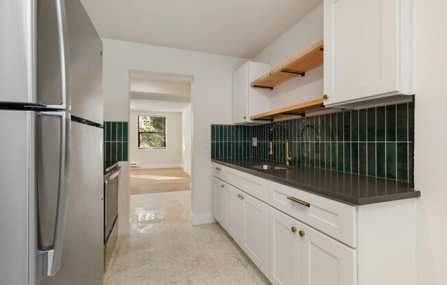 3 beds, 1 bath, 1,540 sqft, $3,425, Unit 1305-5