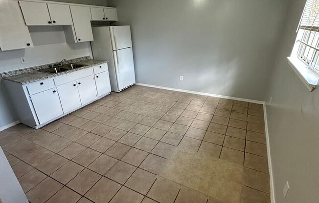 2 beds, 1 bath, 750 sqft, $950, Unit Unit 3