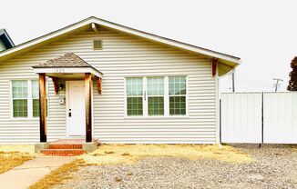 Large 4BD 2BA Home w/ Two Kitchens & Bonus Room in Military Park!!