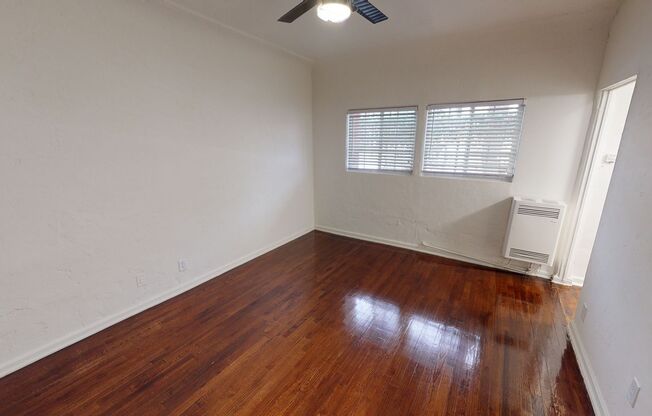 St. Andrews Manor Apartments...Charming Apartments...1920's Classic Brick..Newly Remodeled Building!