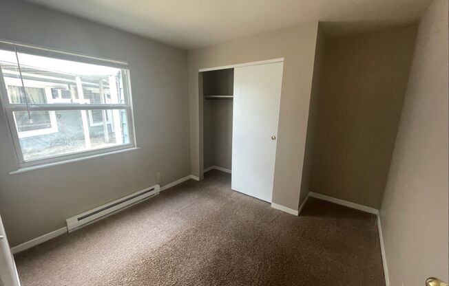 2 beds, 1 bath, 725 sqft, $1,300, Unit 1190-18