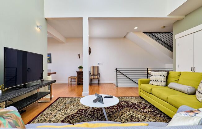 Oakland Luxe Condo |Parking w/EV Charging| Minutes to SF | Fully Furnished