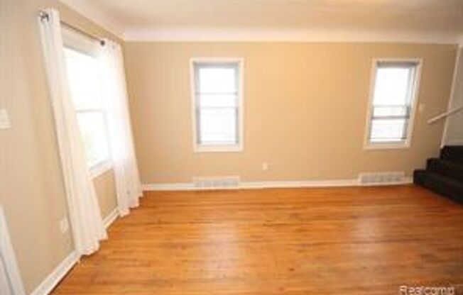 Welcome to this charming 4-bedroom, 1-bathroom home located in Eastpointe, MI.