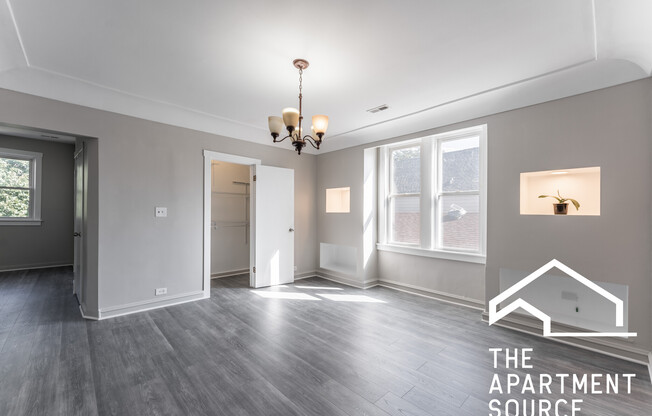 2853 W DICKENS