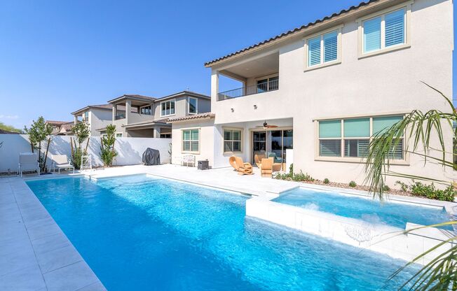 Luxury Summerlin home in gated community with pool/spa