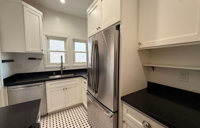 2BR Home in Prime Bankers Hill Location!