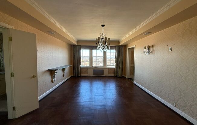 3 beds, 2 baths, 1,952 sqft, $3,200, Unit Royal York 916