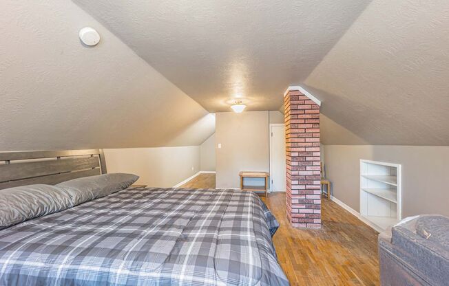 3 beds, 1 bath, $1,600