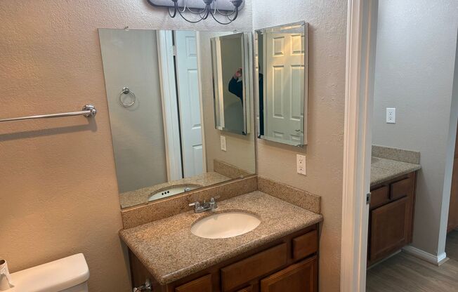 2 beds, 1 bath, $2,195, Unit UNIT 2