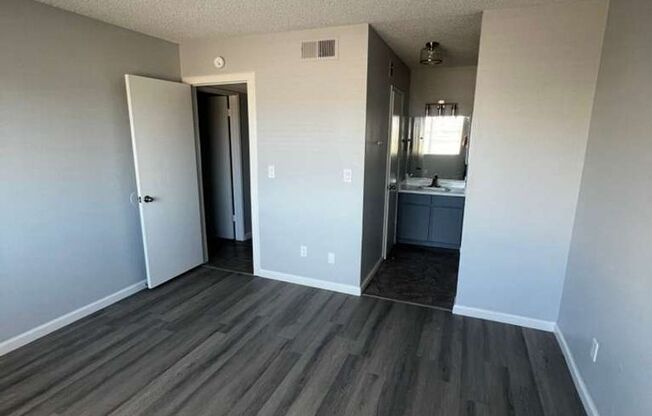 5662 E. Lake Mead Blvd. (DL)