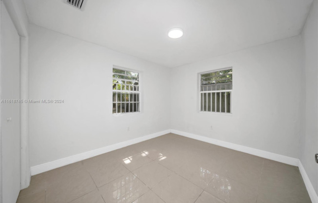 5545 NW 3 AVE