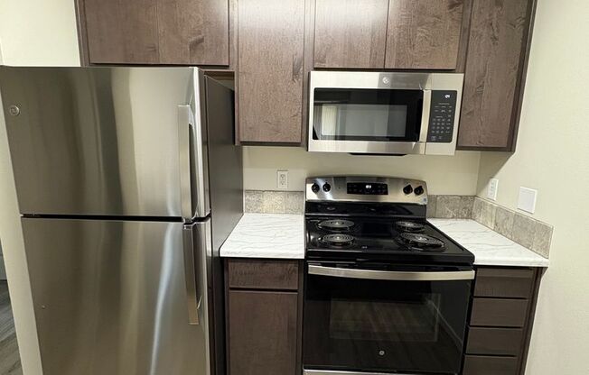 3 beds, 2 baths, 1,125 sqft, $1,695, Unit Unit # 11