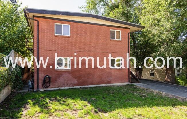 938 E LOWELL AVE