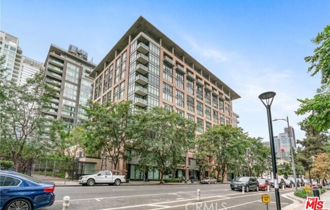 1 bed, 1 bath, 930 sqft, $3,000, Unit 813