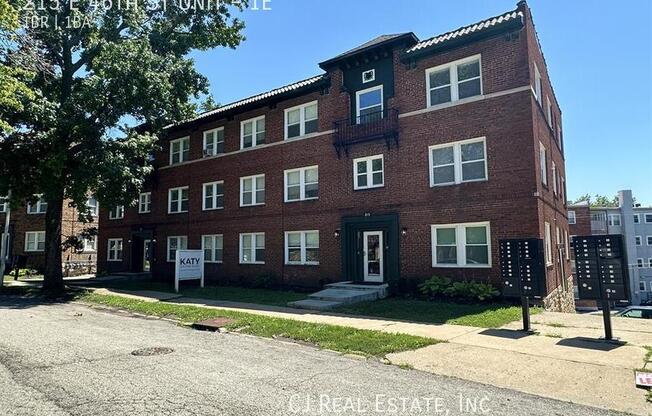 215 E 46 ST
