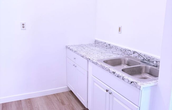 301137 Vermont &amp; 9th