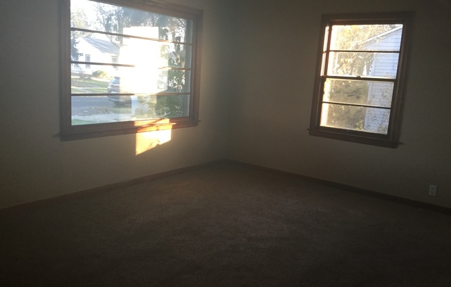 2 beds, 1 bath, $1,195