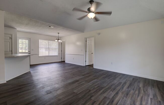 Move in special! 1/2 Off the first full month's rent! Available now!