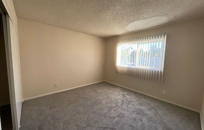 2 beds, 1 bath, 950 sqft, $2,295, Unit E